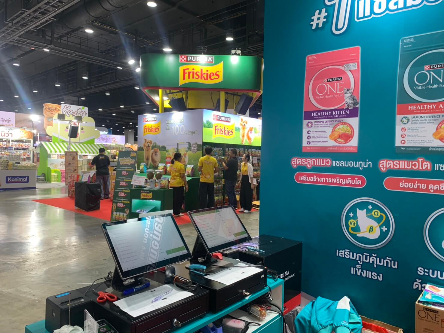 จุดขาย Nestlé ภายในงานอีเวนต์ที่ติดตั้งเครื่อง POS