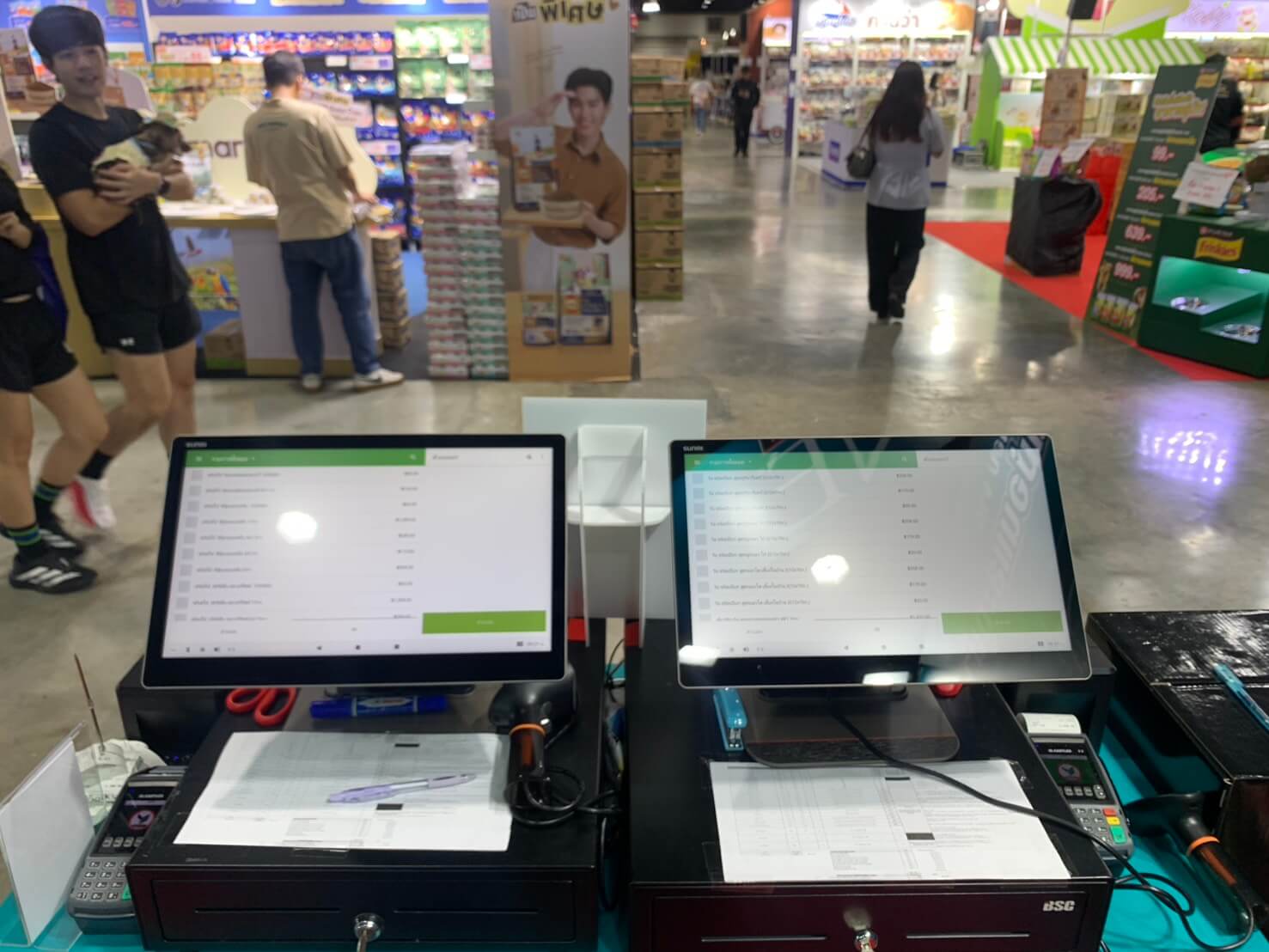 เครื่อง POS สองจุดสำหรับรองรับการขายภายในบูธ Nestlé